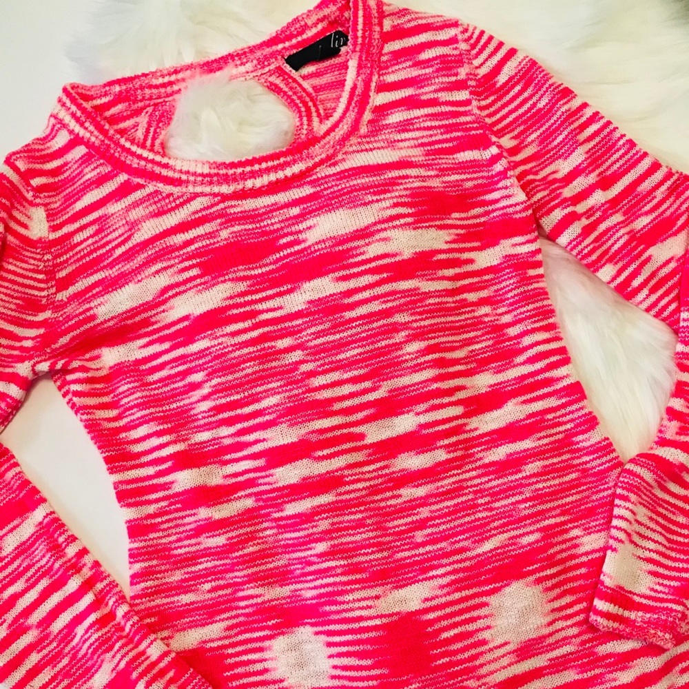 Liv keyhole sweater